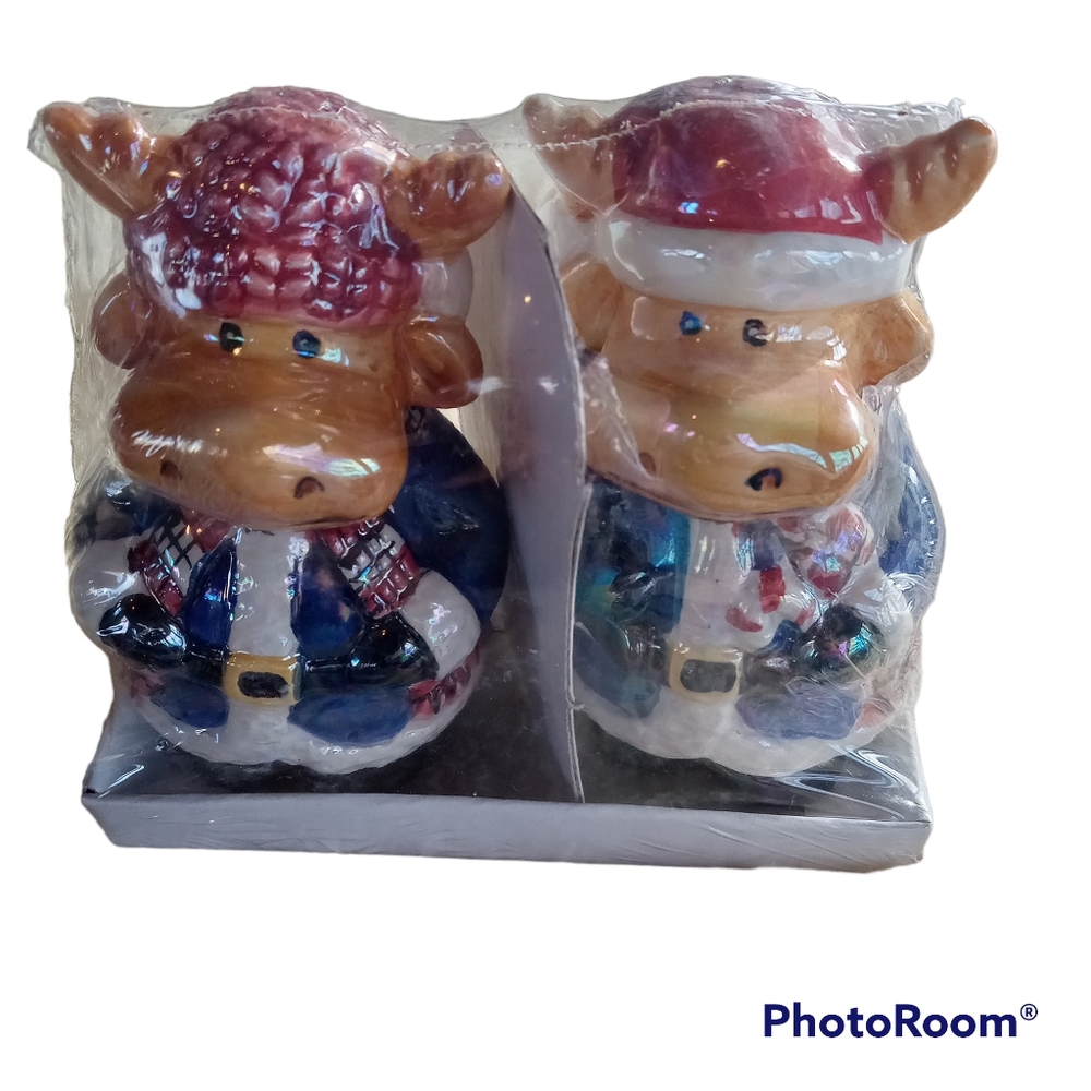 Moose Salt and Pepper Shakers New in Package. Adorable!